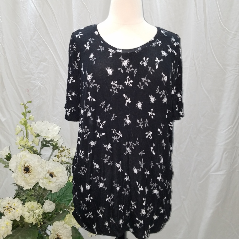 NWT Simple Black Tunic with white flower Print